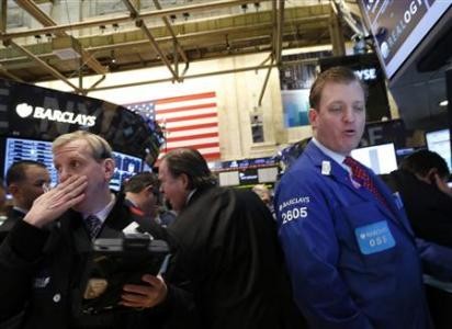 Phố Wall tạm nghỉ để chờ đợi các thông tin mới - Ảnh: Reuters